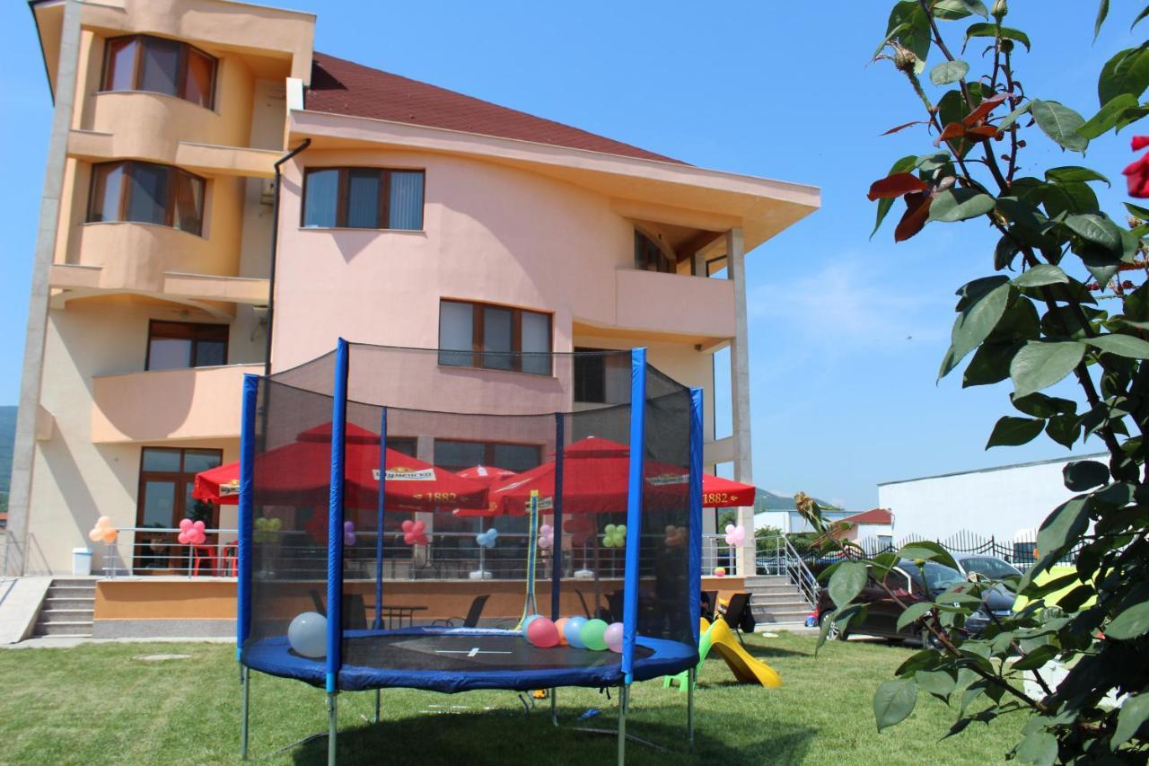 Семеен Хотел Дани Asenovgrad Exterior foto